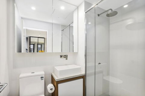 KOZYGURU FORTITUDE VALLEY DESIGNER GRADE 2 BED APT FREE PARKING QFV179-1401 - Accommodation Noosa 2
