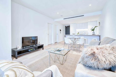 KOZYGURU FORTITUDE VALLEY HIGH LEVEL 2 BED APT + FREE PARKING QFV179-2612 - Accommodation Noosa 2