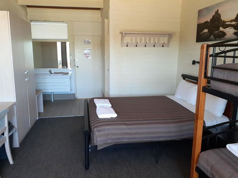 Lake Jindabyne Hotel - Accommodation Noosa 3