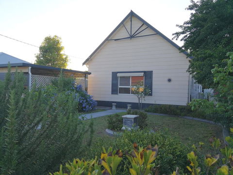 Large 6-Bedroom House With Wifi & Netflix Close To Singleton CBD Hunter Valley - Accommodation Noosa 0