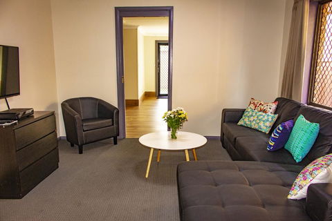Liberty Plains Motor Inn - Accommodation Noosa 2