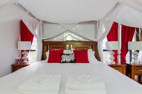 Linger A While Chalet - Accommodation Noosa 1