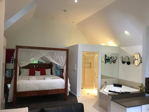 Linger A While Chalet - Accommodation Noosa 2