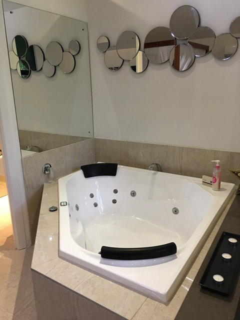 Linger A While Chalet - Accommodation Noosa 3