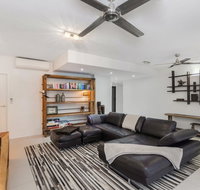 Luxury Pool Side Apartment in Beachfront Resort - Accommodation Noosa