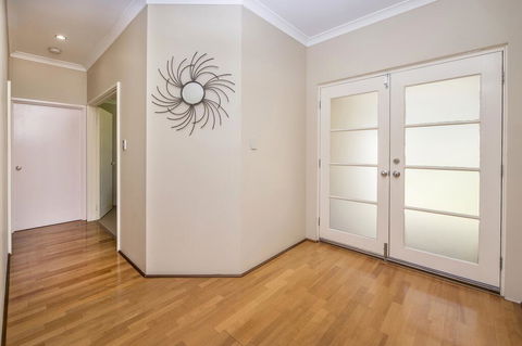 Macs Manor - Accommodation Noosa 2
