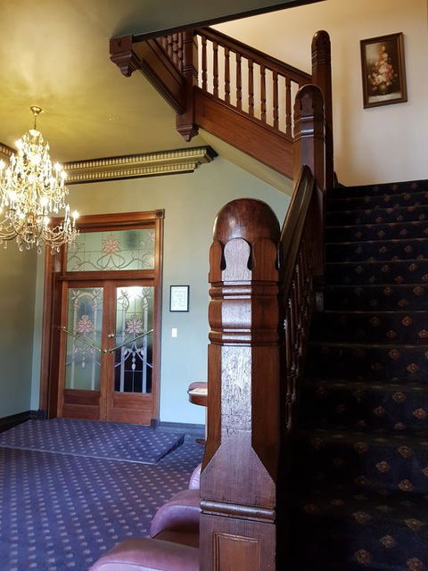 Madden's Commercial Hotel - Accommodation Noosa 3