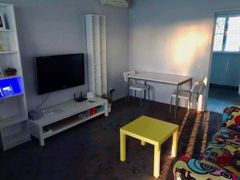 Maddington House Unit B - Accommodation Noosa 2