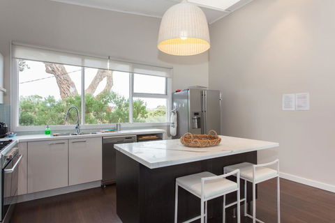 Madeleine Street - Accommodation Noosa 3