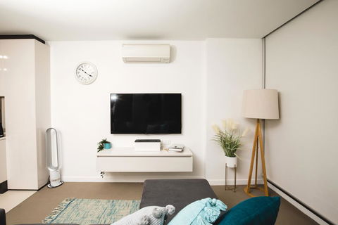 Madison Apartment In CBD - Free Tram And Free Parking - Accommodation Noosa 0