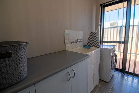 Madora Bay Beach House - Accommodation Noosa 2