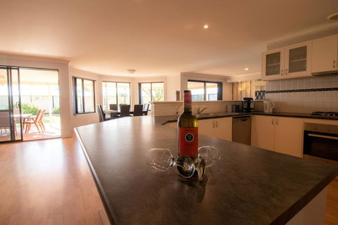 Madora Bay Beach House - Accommodation Noosa 0