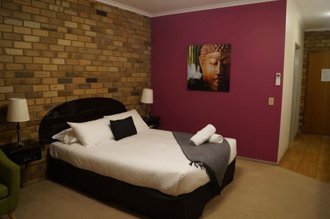 Magdala Motor Lodge & Lakeside Restaurant - Accommodation Noosa 2