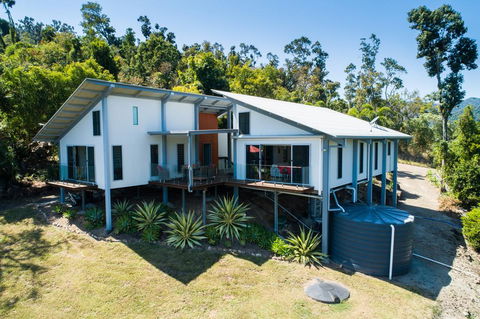 MANDALAY ESCAPE, SECLUSION & SERENITY WITH A POOL - Accommodation Noosa 2