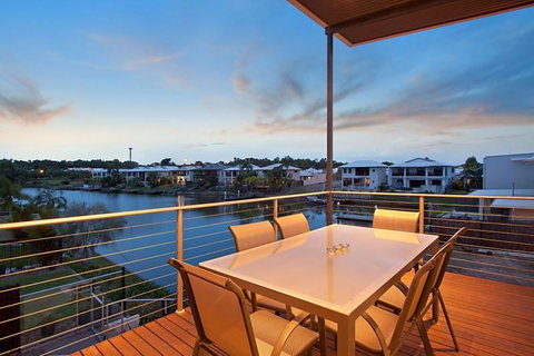Marina Views Townhouse - Accommodation Noosa 1