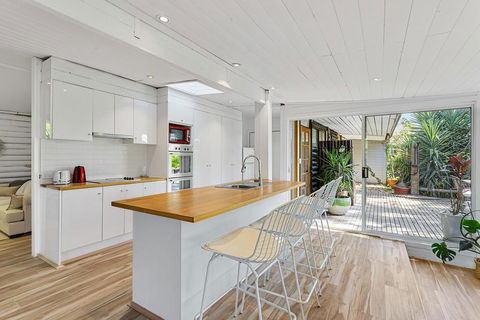 MARTHA COTTAGE - MT MARTHA - Accommodation Noosa 2
