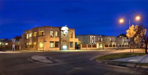 May Park Executive Apartments - Accommodation Noosa 0