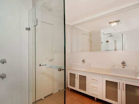 Mayfield 23 - 5 BDRM Home With Pool - Accommodation Noosa 1