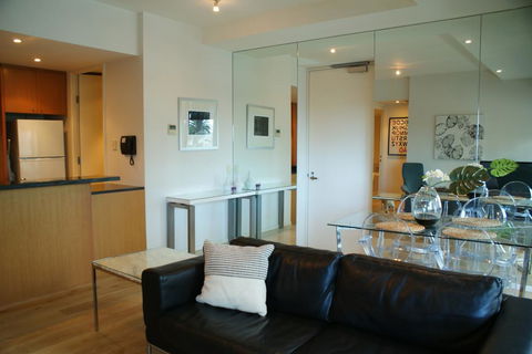 Melbourne Seaviews, Pool & Tennis - Accommodation Noosa 0