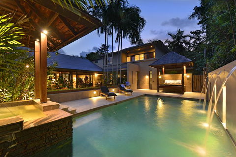 Meryula - Luxury Holiday Home - Accommodation Noosa 0