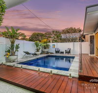 Miami Beachside Beach House - Accommodation Noosa