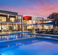 Middle Rock Holiday Resort - Accommodation Noosa