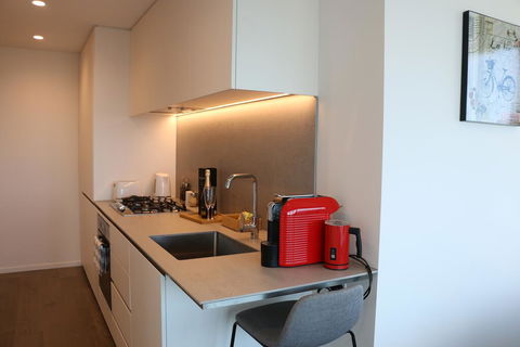 Modern 2BR 2BT Apt With Stunning Ocean Views, Netflix, Gym Pool And Wine - Accommodation Noosa 2