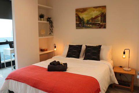 Modern 2BR 2BT Apt With Stunning Ocean Views, Netflix, Gym Pool And Wine - Accommodation Noosa 3