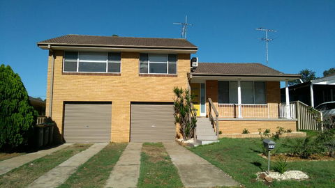 Modern 4-Bedroom House Near Singleton CBD Hunter Valley - Accommodation Noosa 3
