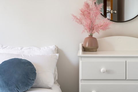 Moonah House-10 Mins To CBD & MONA, 4BR, 2 BATH, Great View, Park 3 Cars, Sleep 11, King Bed, En-suite - Accommodation Noosa 1