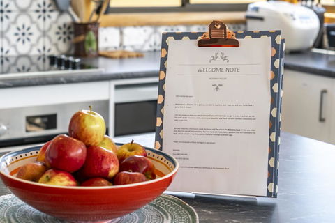 Moonah House-10 Mins To CBD & MONA, 4BR, 2 BATH, Great View, Park 3 Cars, Sleep 11, King Bed, En-suite - Accommodation Noosa 2