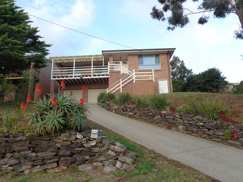 Mountain View Beach House - Accommodation Noosa 0
