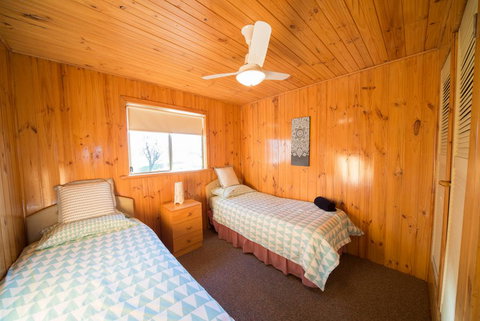 Mundic Waterfront Cottages - Accommodation Noosa 3