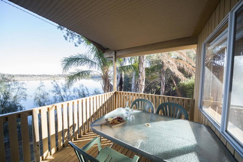 Mundic Waterfront Cottages - Accommodation Noosa 0