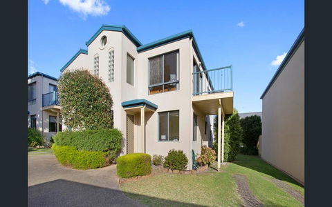 NELSON COVE 2 - Townhouse A Short Walk To Town - Accommodation Noosa 1
