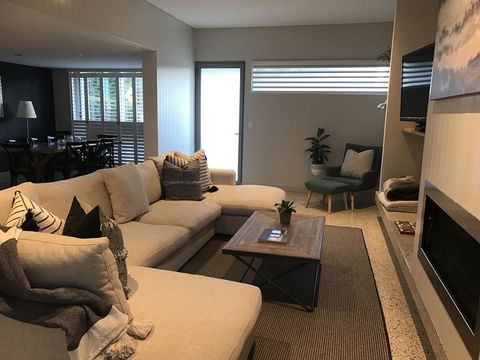 The Urban Beach House - Accommodation Noosa 3