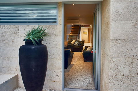 The Urban Beach House - Accommodation Noosa 6