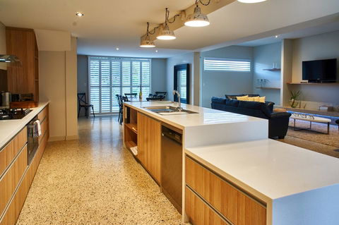 The Urban Beach House - Accommodation Noosa 8