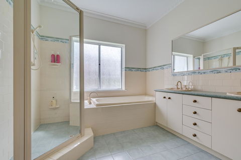 Serpentine Rose - Accommodation Noosa 12