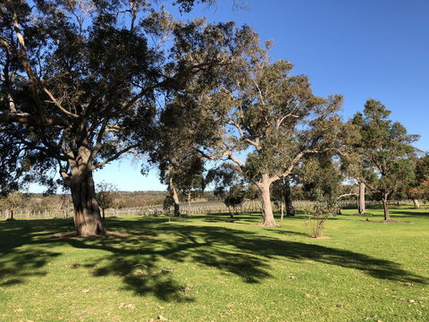 Caves Road Guest Houses - Accommodation Noosa 2