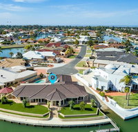 LA ANCHOR ON THE CANALS MANDURAH - Accommodation Noosa