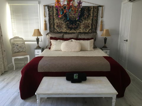 Applegate Lane Chalet - Accommodation Noosa 0