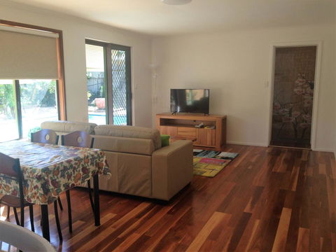 Lemon Tree Lodge - Accommodation Noosa 0