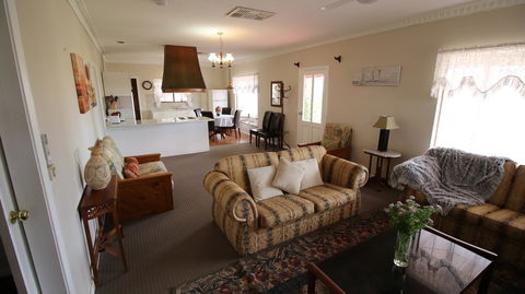 Daisy Cottage - Accommodation Noosa 2