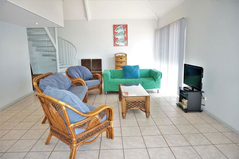 Osprey Holiday Village Unit 120 - Plenty Of Room For A Large Family - Accommodation Noosa 3