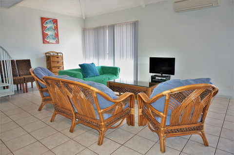 Osprey Holiday Village Unit 120 - Plenty Of Room For A Large Family - Accommodation Noosa 2