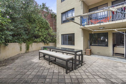 Gorgeous 26 1 Bed Designer Fitout Perfect Location - Accommodation Noosa 11