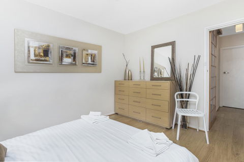 Gorgeous 26 1 Bed Designer Fitout Perfect Location - Accommodation Noosa 28