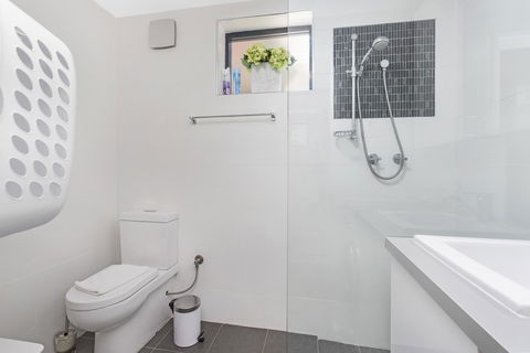 Gorgeous 26 1 Bed Designer Fitout Perfect Location - Accommodation Noosa 29