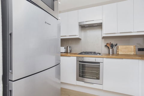 Gorgeous 26 1 Bed Designer Fitout Perfect Location - Accommodation Noosa 0